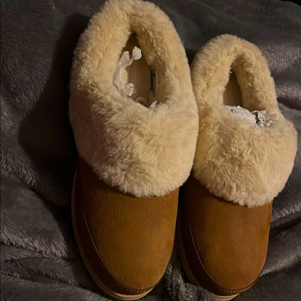 Timberland Women's Tan and Cream Fur Slippers